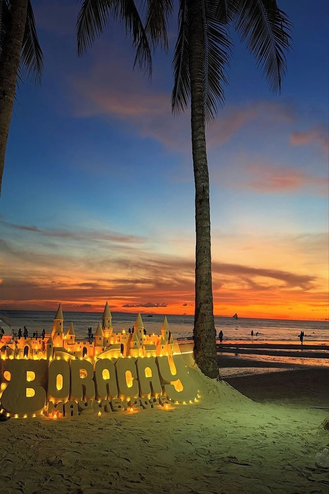BANS BEACH RESORT 31/40