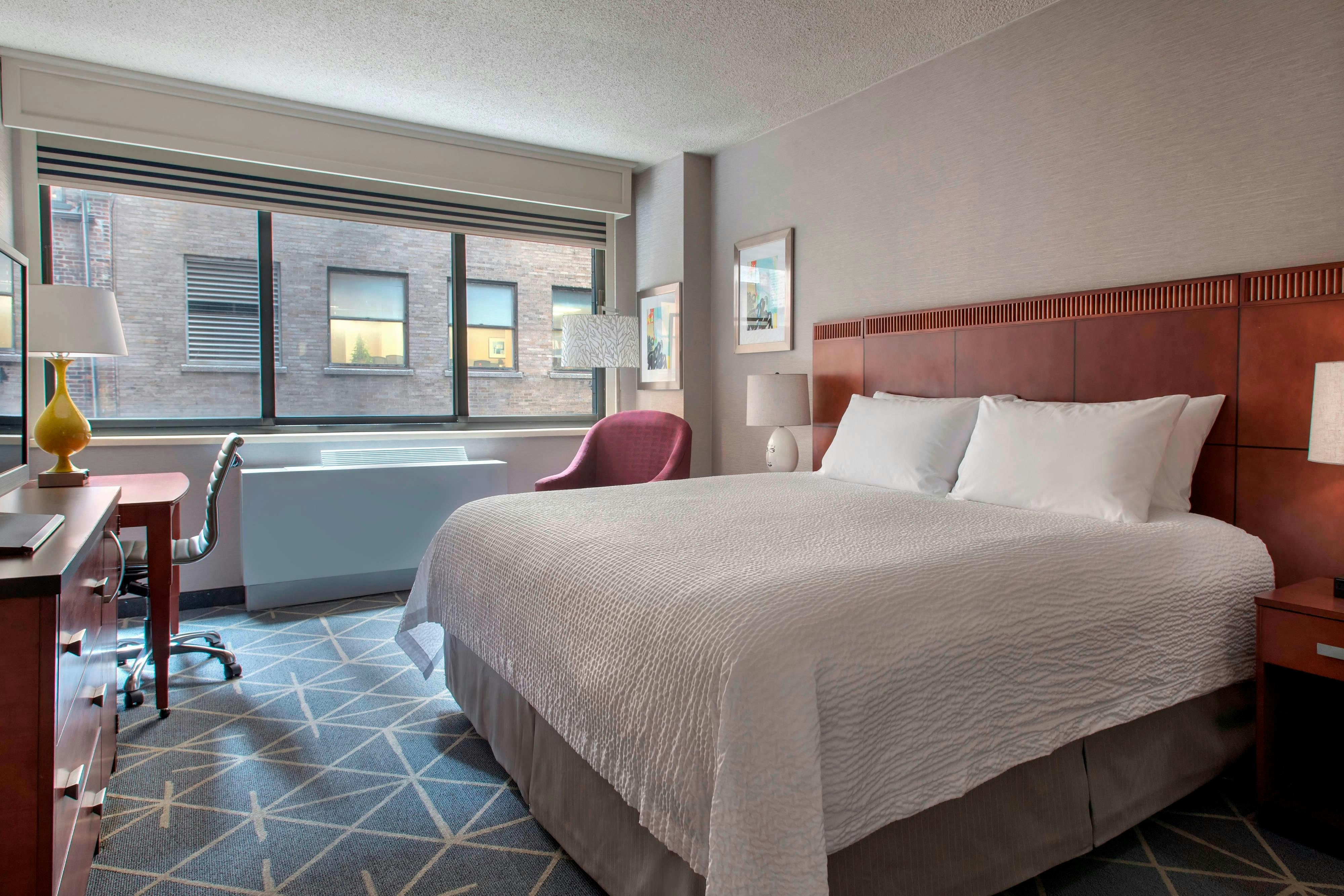 ROOM, KING BED