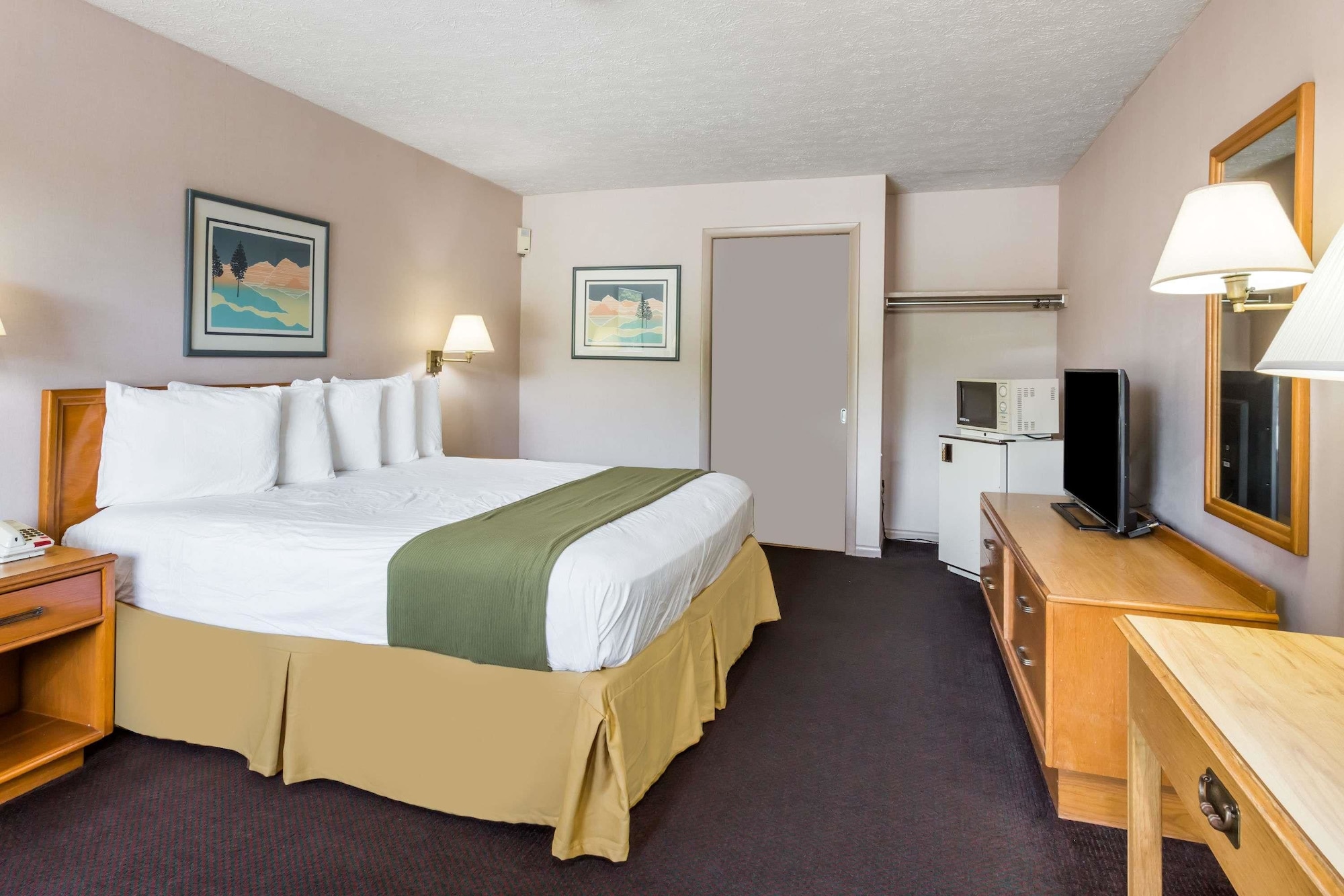 غرفة بسرير كوين لذوي الإعاقة، Days Inn By Wyndham Bedford 2/4