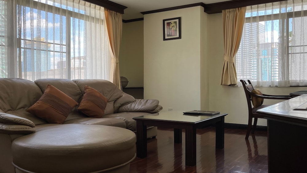 Yellow Ribbon Hills Boutique Suites 38/67