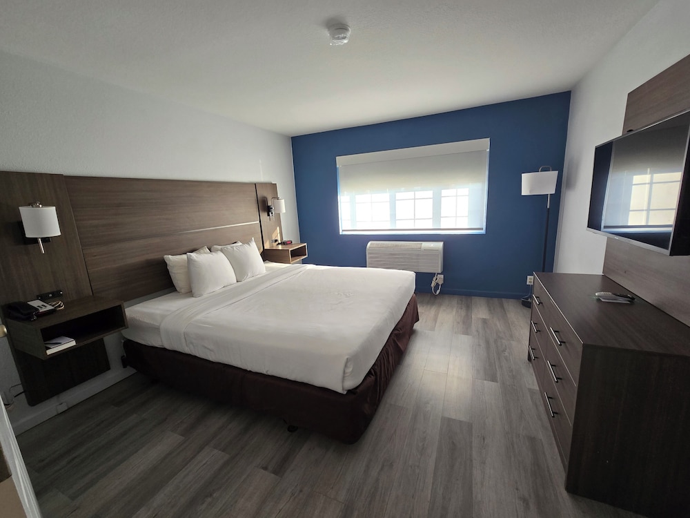 جناح بسرير كينج، Quality Inn & Suites Tulare CA 7/10