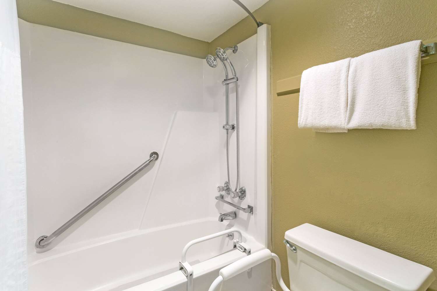 Super 8 By Wyndham Kingsport /I-81 28/28