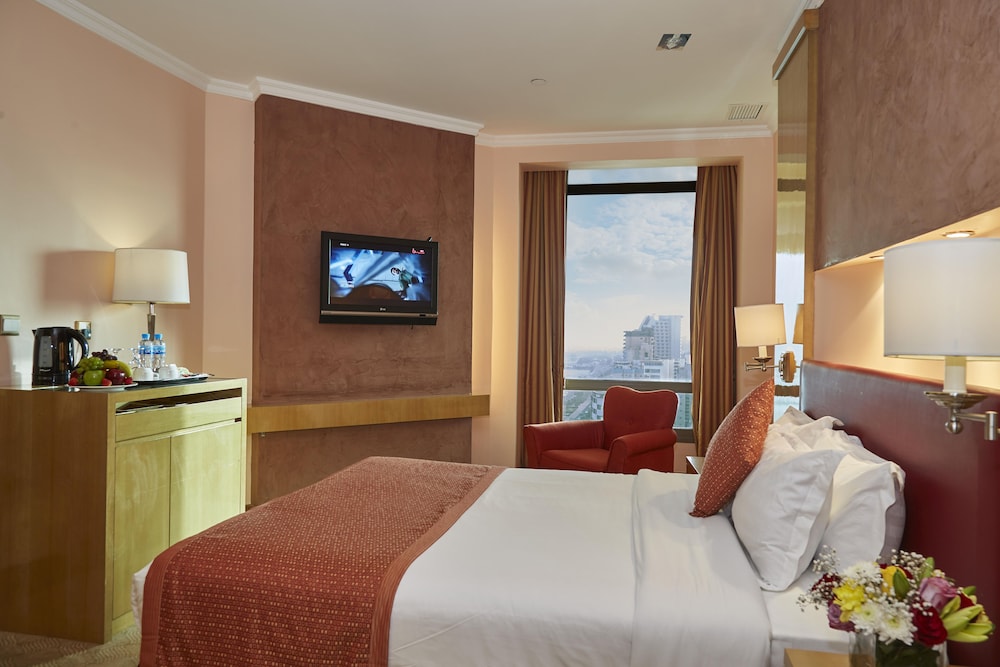 Kuwait Grand Hotel 30/64