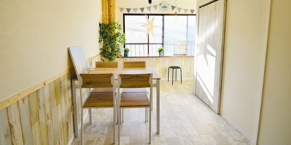 R Guest House - Hostel 40/50