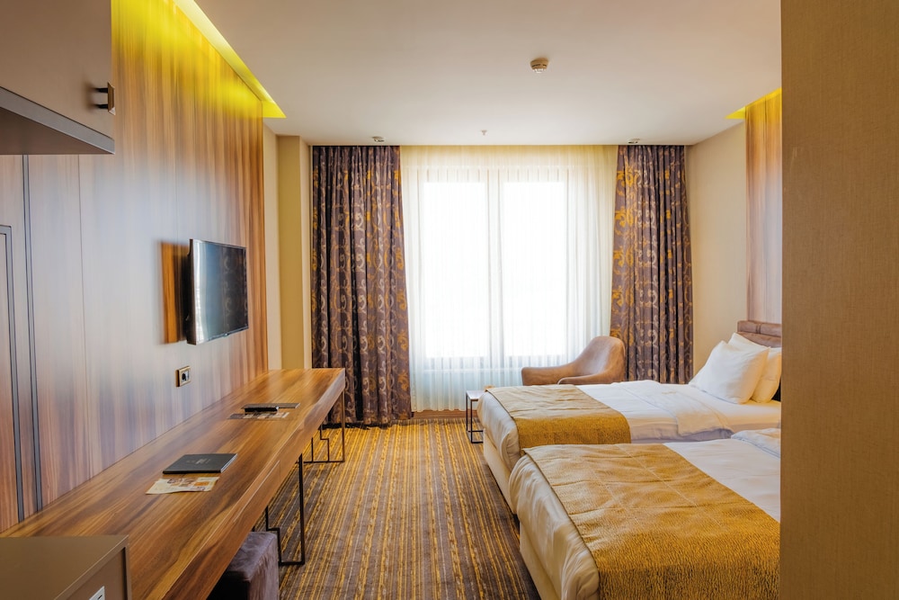 Shimall Deluxe Hotel 5/50