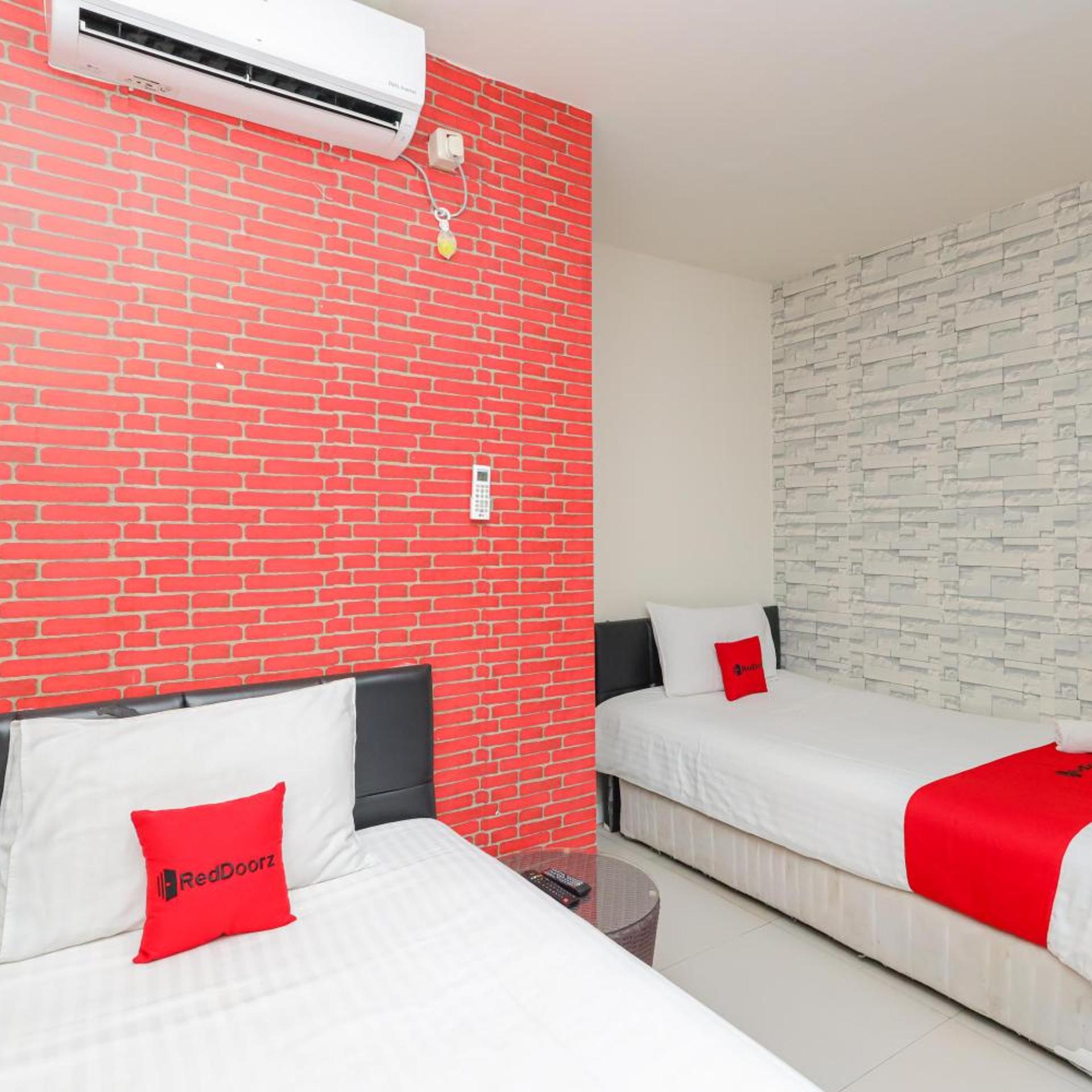 Standard, Twin Beds