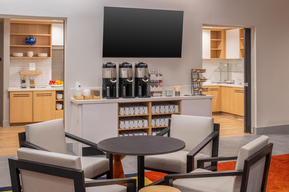 Hyatt House Fresno/Campus Pointe 48/50