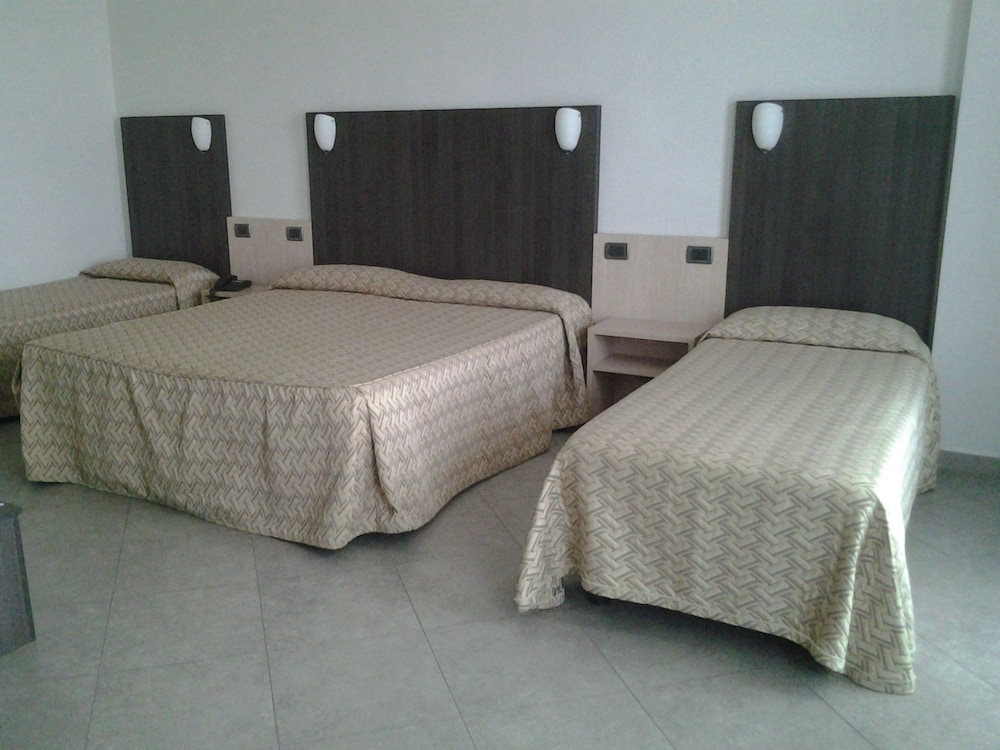 Hotel Lux Modena 18/65