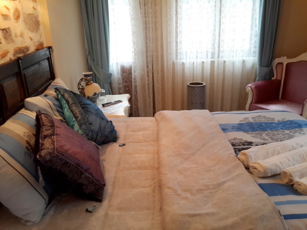 Lemon Villa Hotel 24/74