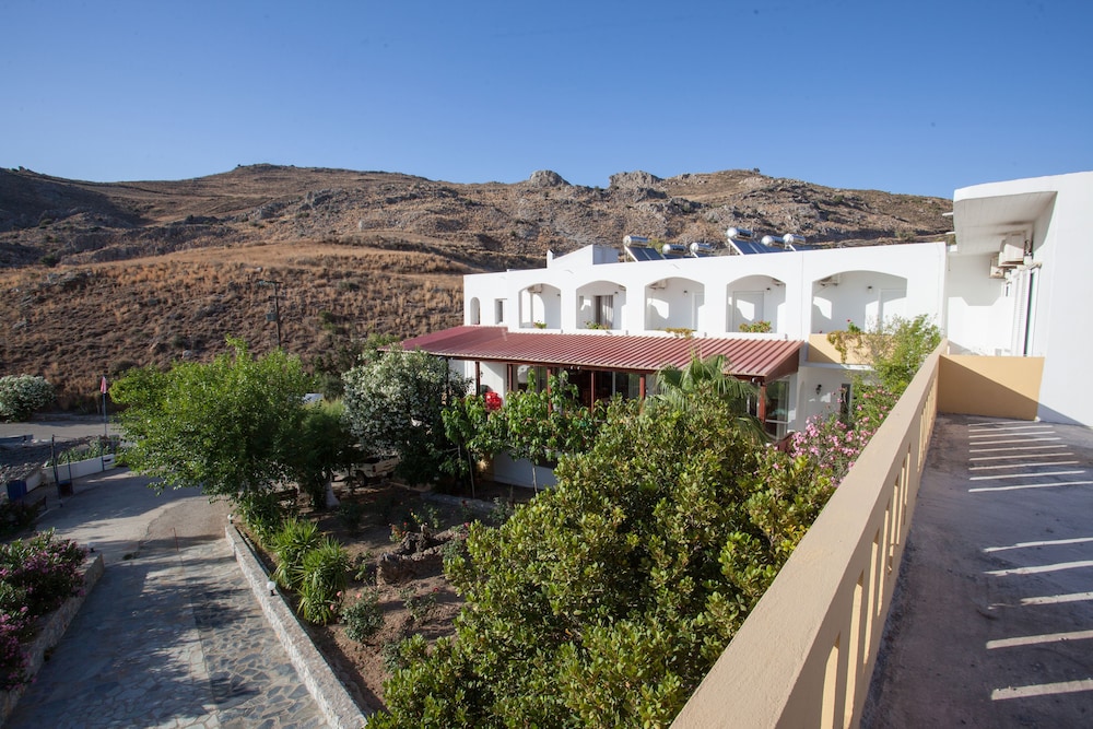 Ammoudi Hotel 41/45