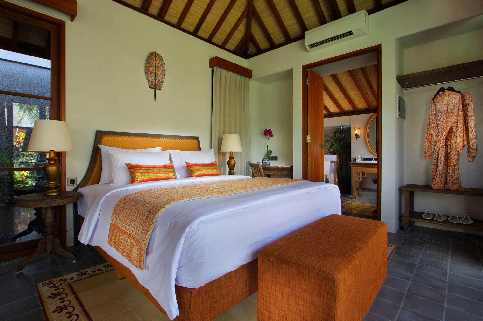 1 BEDROOM, VILLA, WITH POOL
