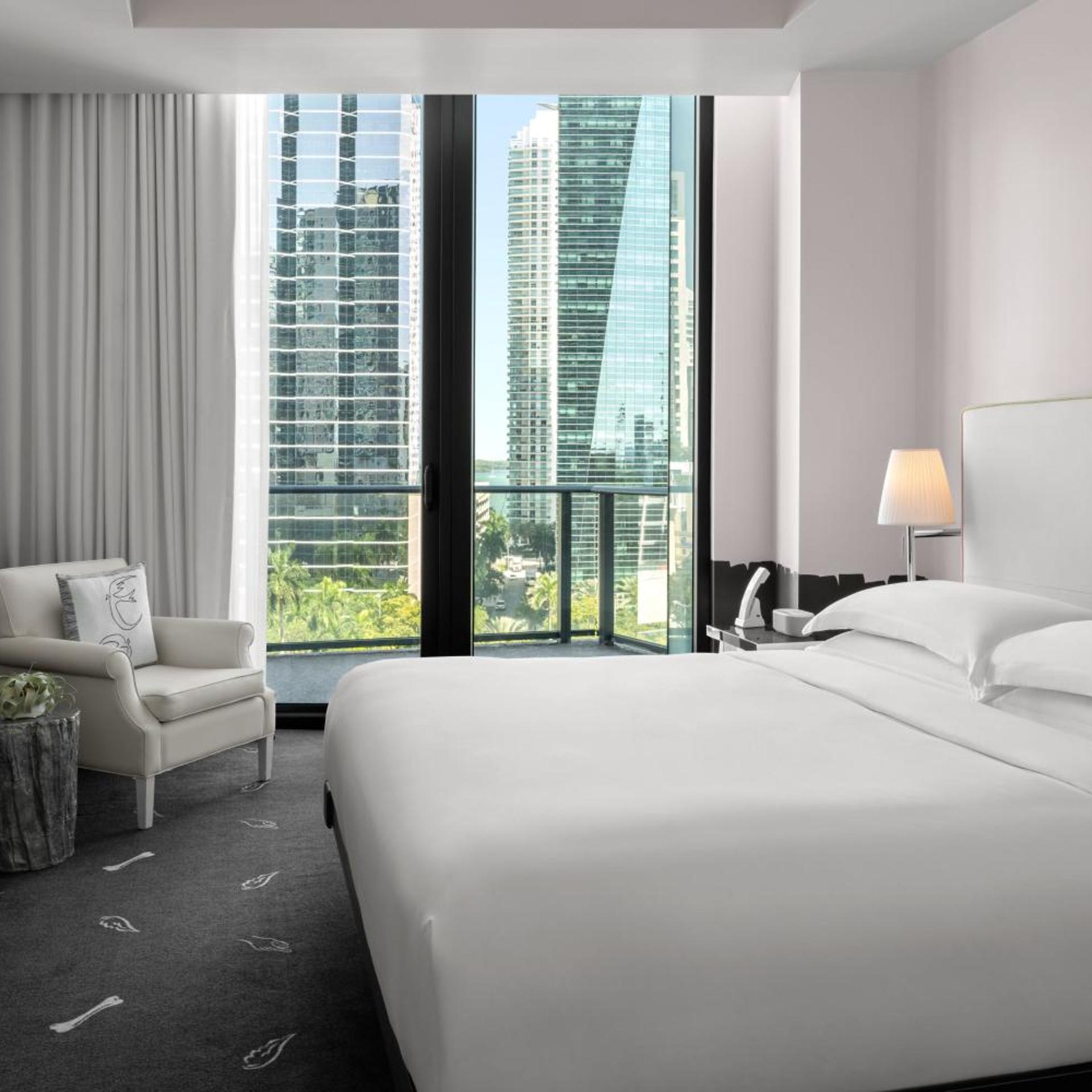 Lifestyle, Suite, King Bed, City View, Balcony