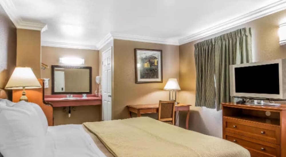 Rodeway Inn Ventura Midtown 20/48
