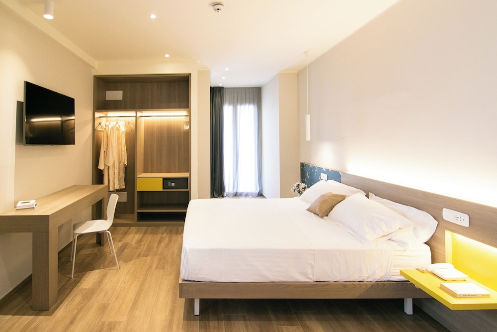 SUITE, QUADRUPLE