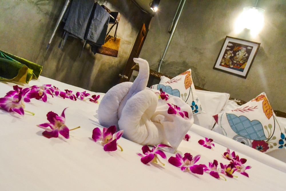 Baan Tubkaek Hotel 12/50