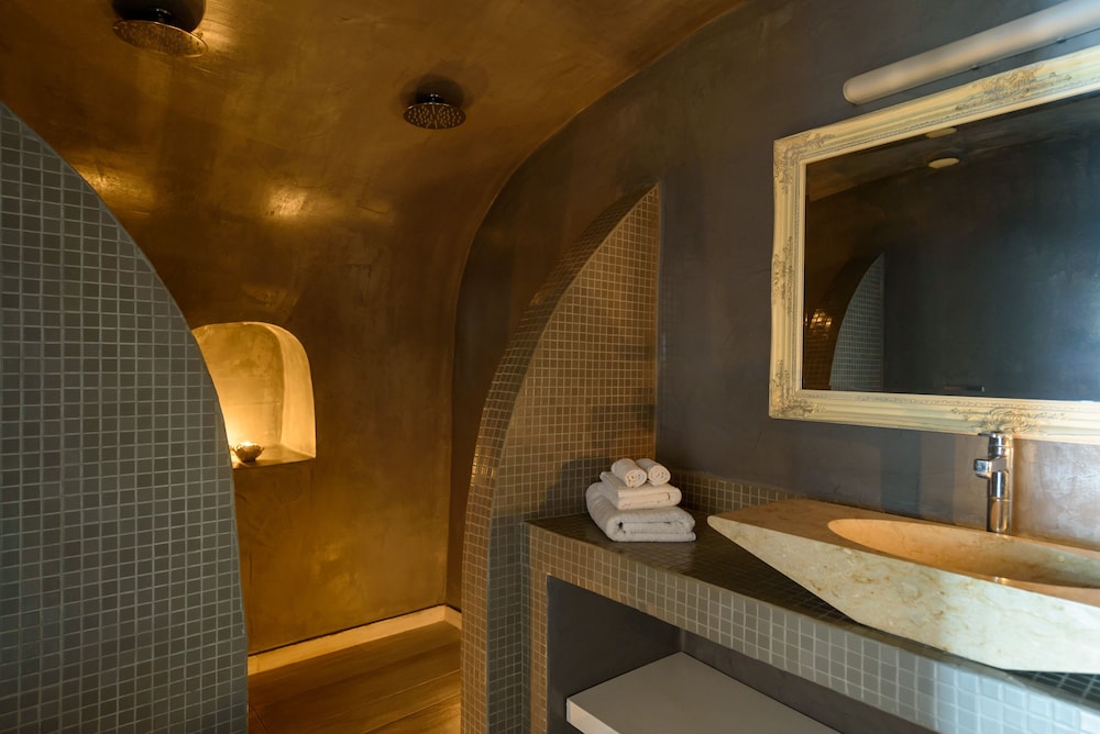 Senses Suites 47/50