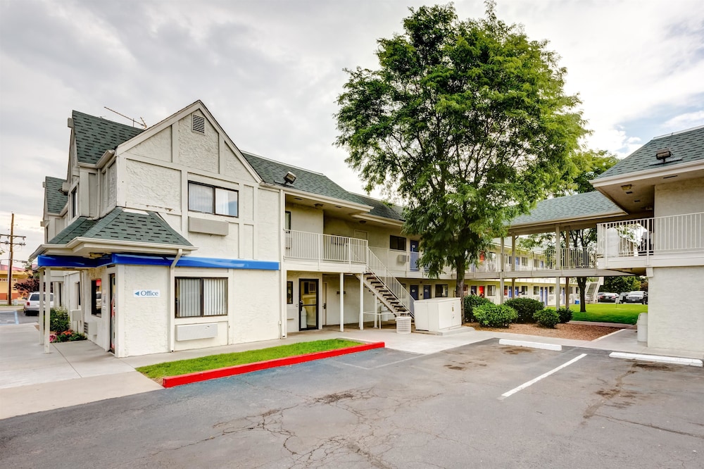 Motel6 Wheat Ridge, CO - West - Denver North 6/34