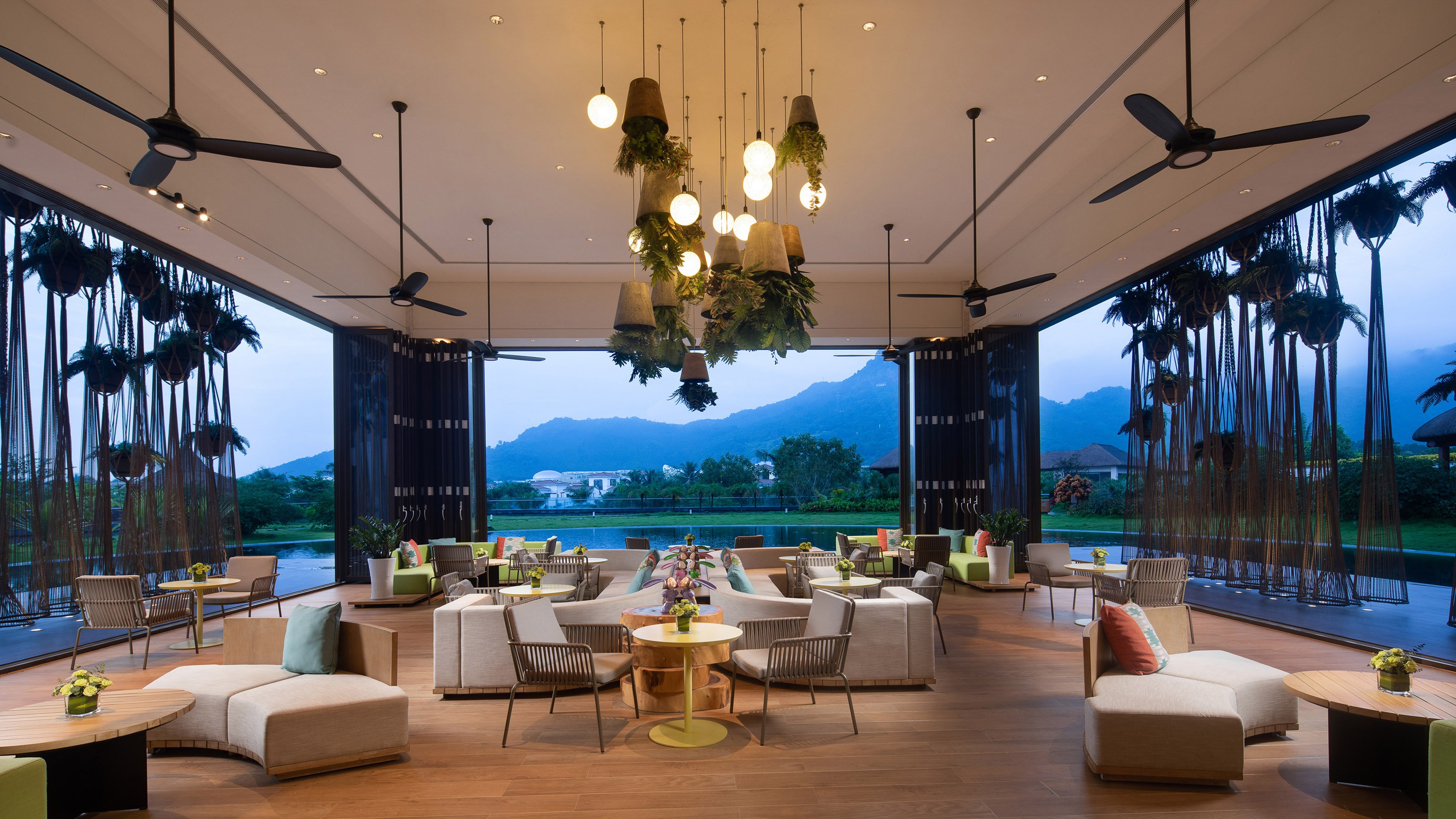 Holiday Inn Resort Qionghai Guantang 25/50