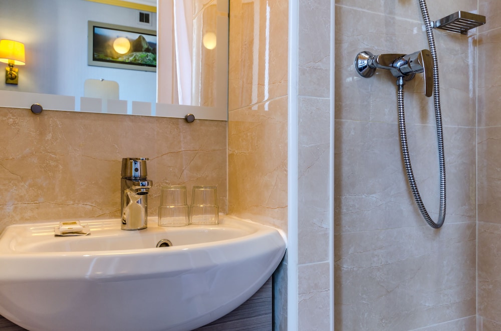 Avenir Montmartre Hotel 17/18