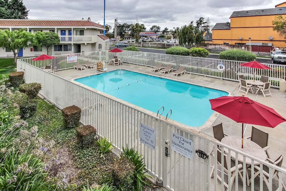 Motel6 Salinas, CA - North Monterey Area