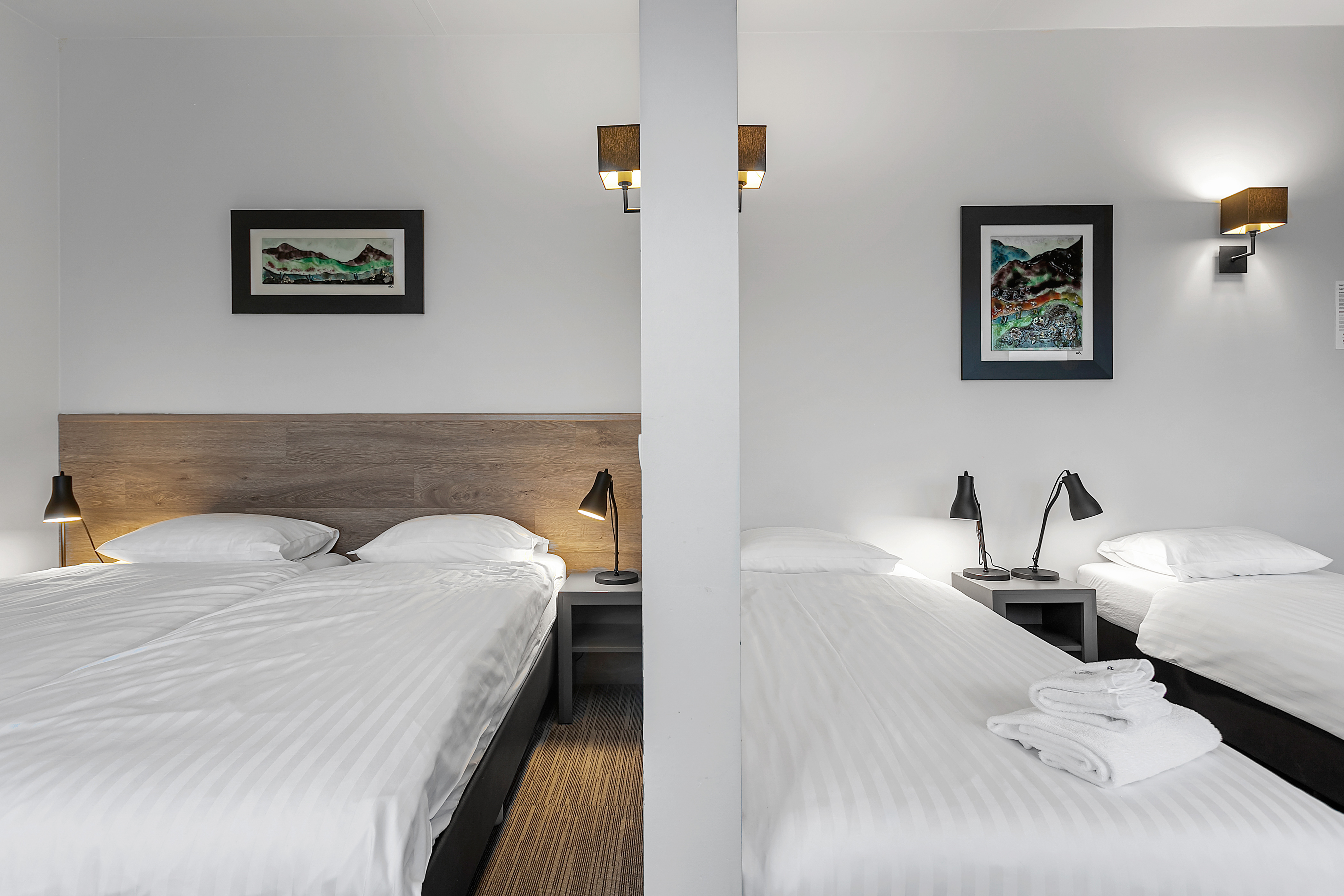 ROOM, QUADRUPLE