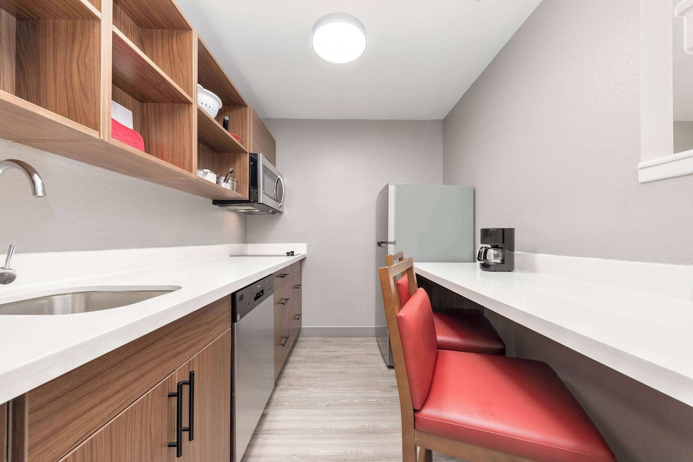 Hawthorn Extended Stay by Wyndham Bedford / Dallas 48/49