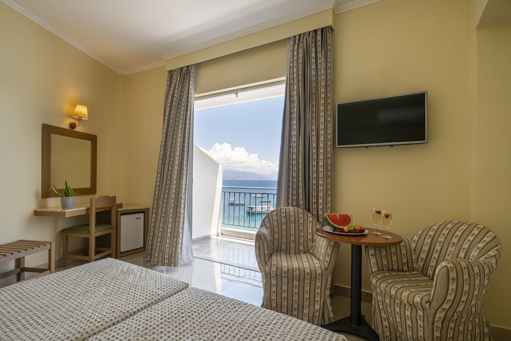 Dolphin Hotel 27/56