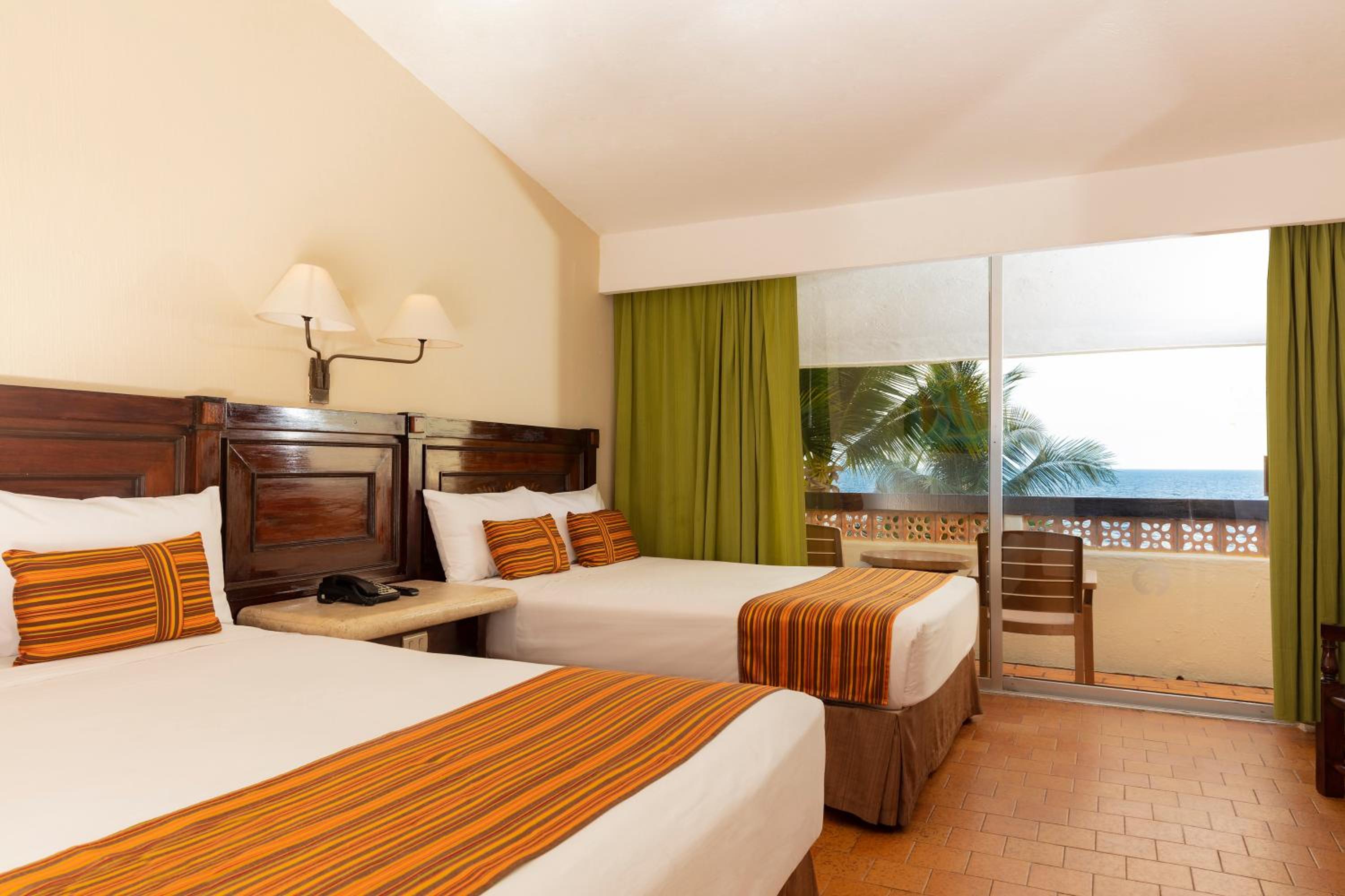 غرفة قياسية بسريرين مزدوجين بإطلالة على البحر، Las Palmas By The Sea All Inclusive 3/5