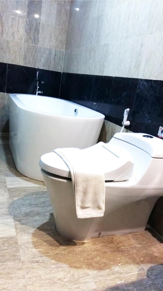 TRAVELLERS HOTEL PHINISI 25/50