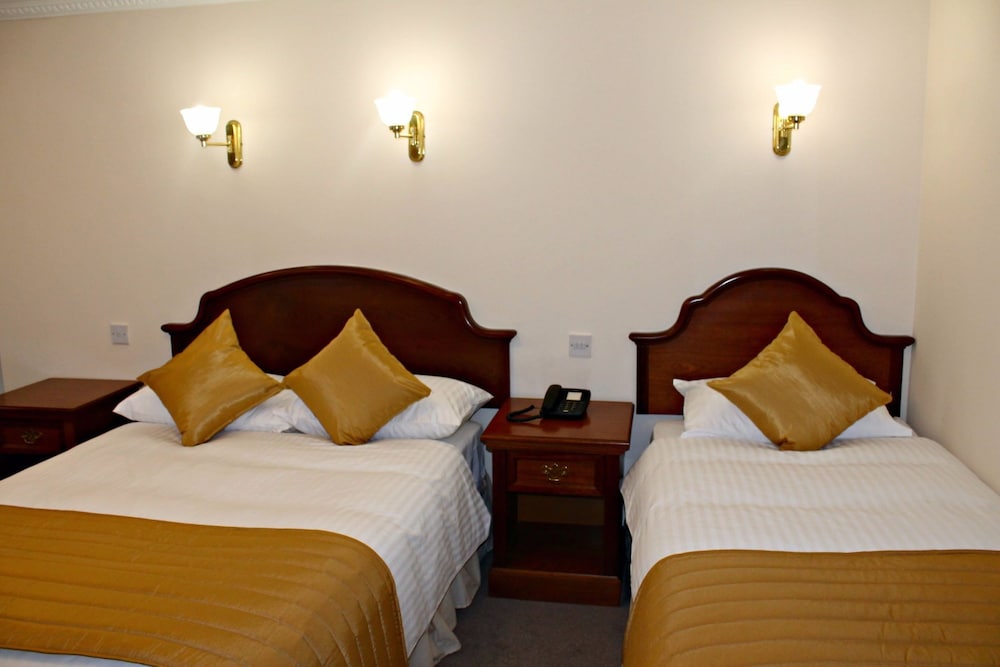 The Central Hotel Donegal 28/64