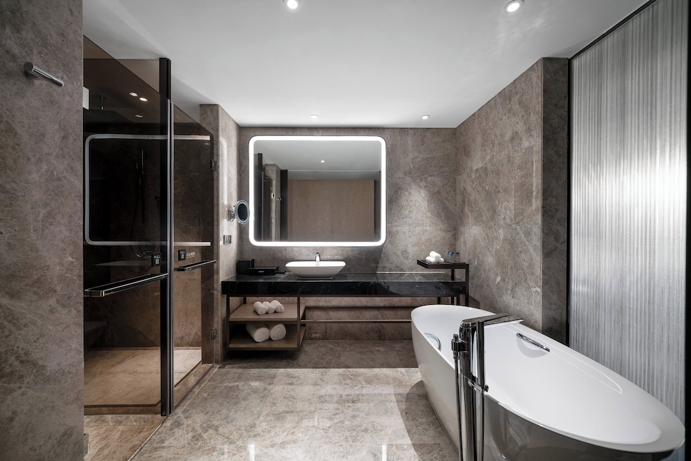 The G Shenzhen, A Tribute Portfolio Hotel 48/51
