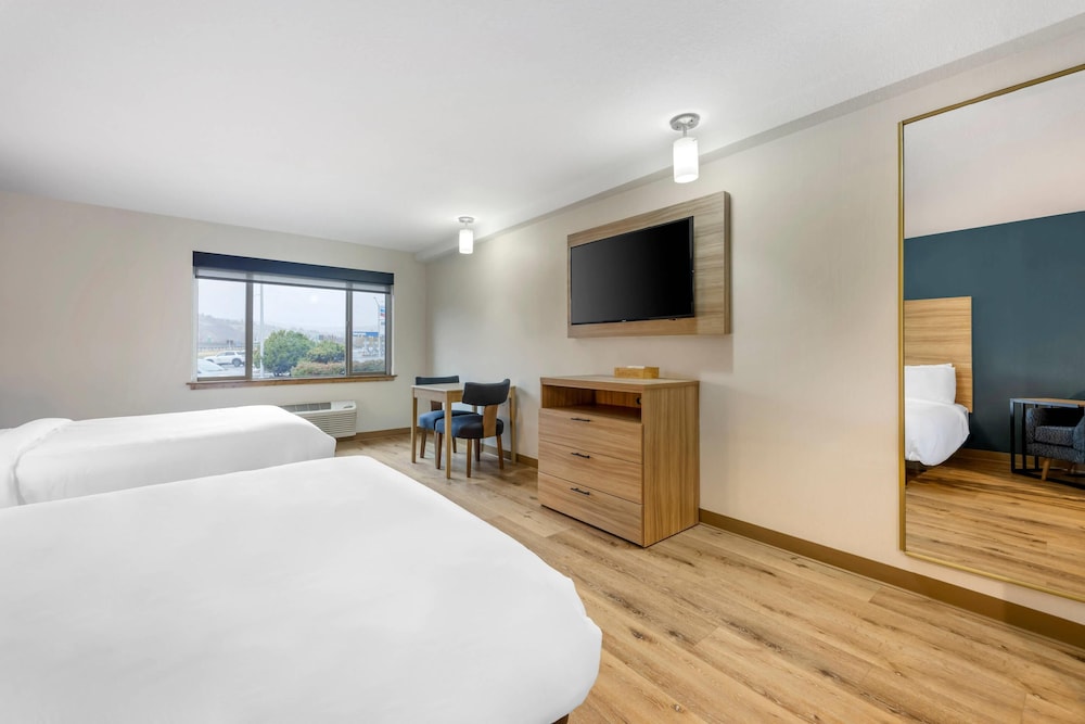 Efficiency, Suite, 2 Queen Beds, Accessible