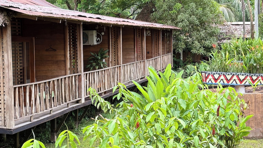 On Vacation Amazon 4/50