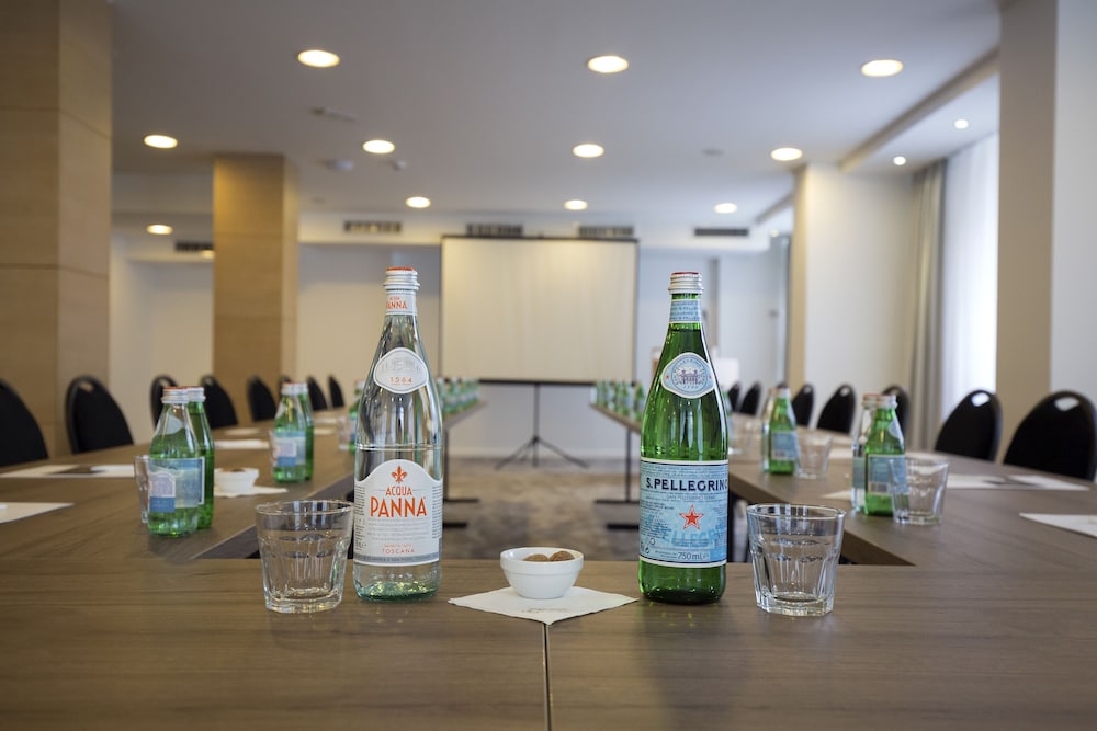 New City Hotel and Restaurant Nis 53/56