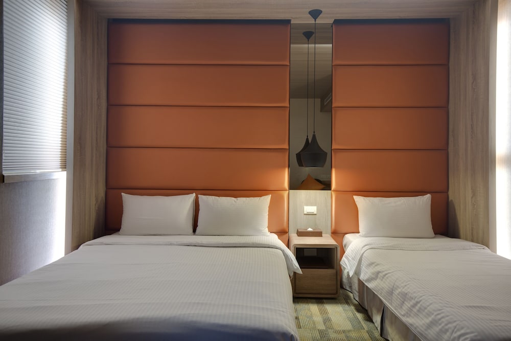 East Dragon Hotel 20/74