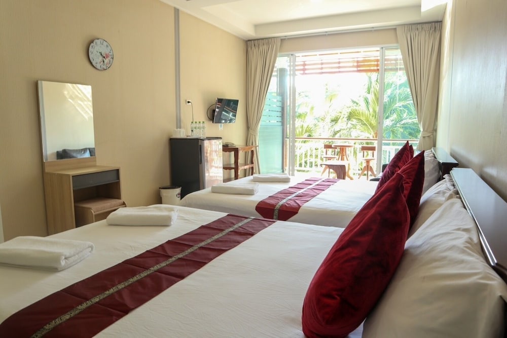 DELUXE, 2 QUEEN BEDS