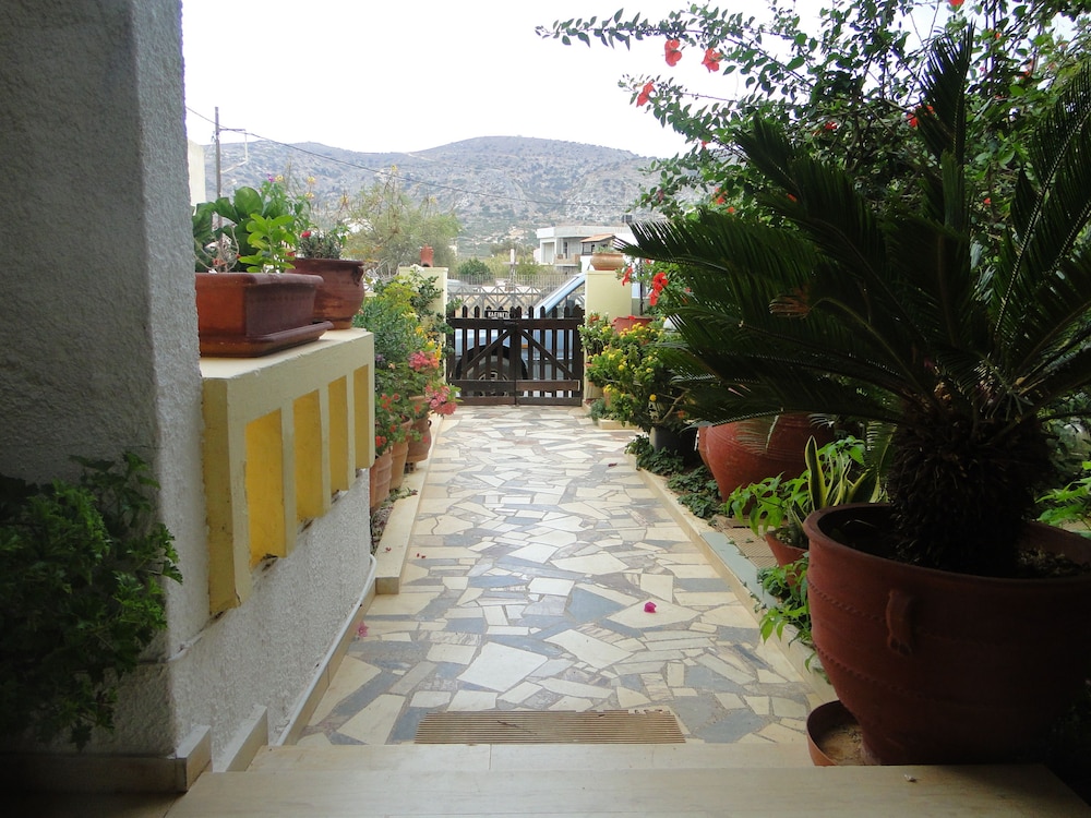 Paradise Inn 24/27
