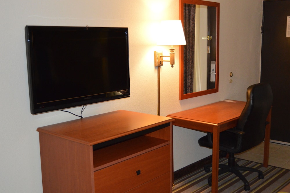 Super 8 By Wyndham Longview/North 32/42