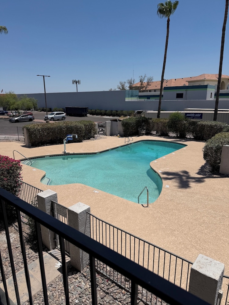 Extend A Suites Phoenix, AZ 52/55