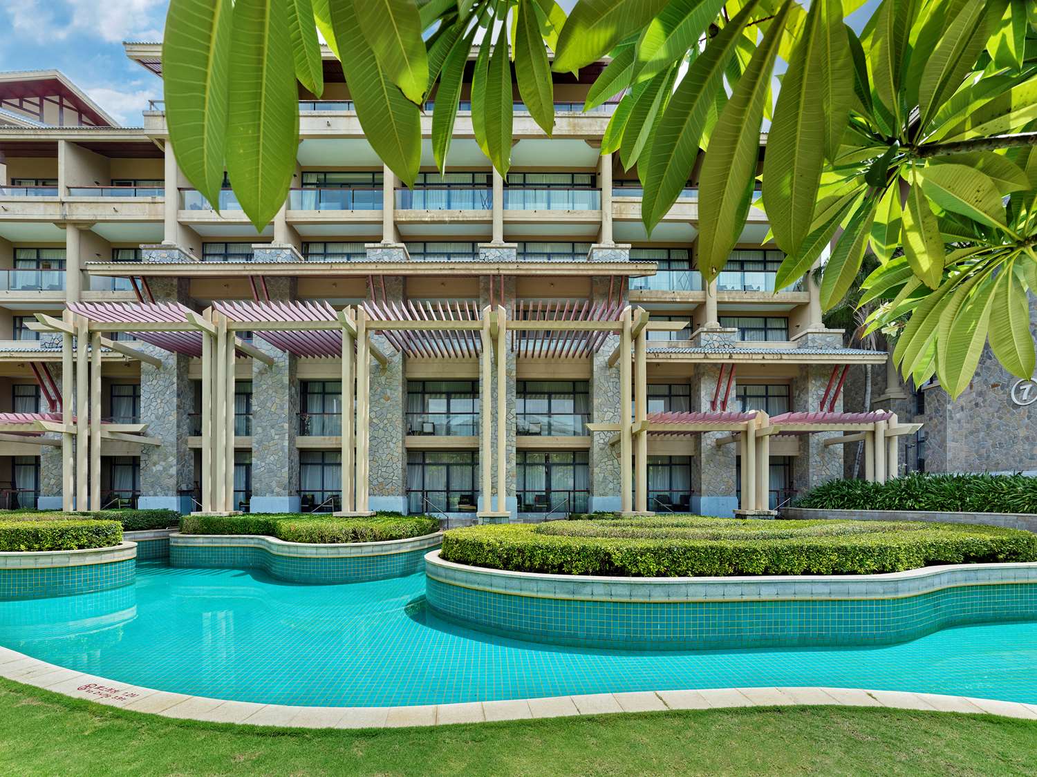 Connecting, Garden, King Bed, with Pool