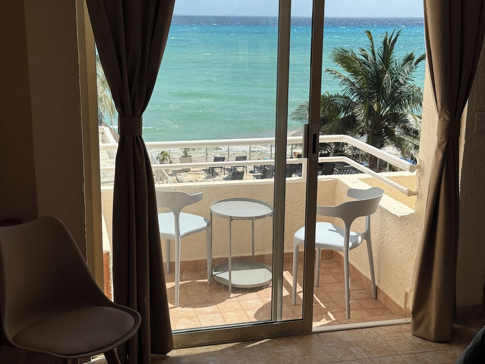 Luciana Hotel & Beach Club by Kavia 48/76