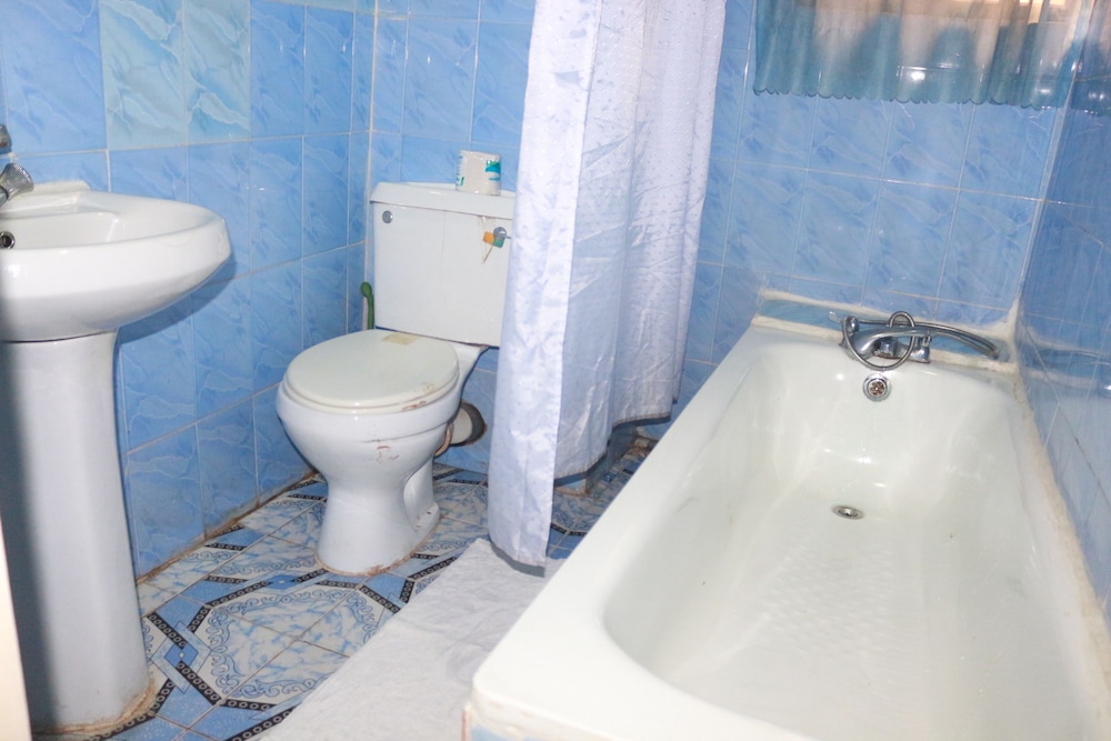 Ann's Haven Hotel & Suites 18/19