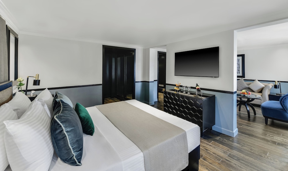 Executive, Suite, King Bed, Riverside