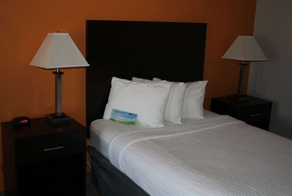 Days Inn By Wyndham Hays 10/43