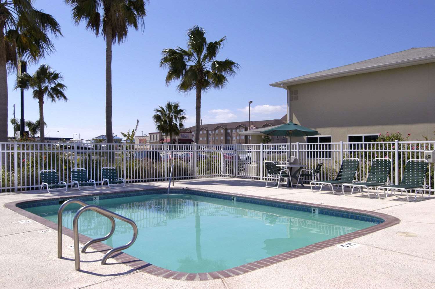 Hotel Aransas Pass, TX 3/4