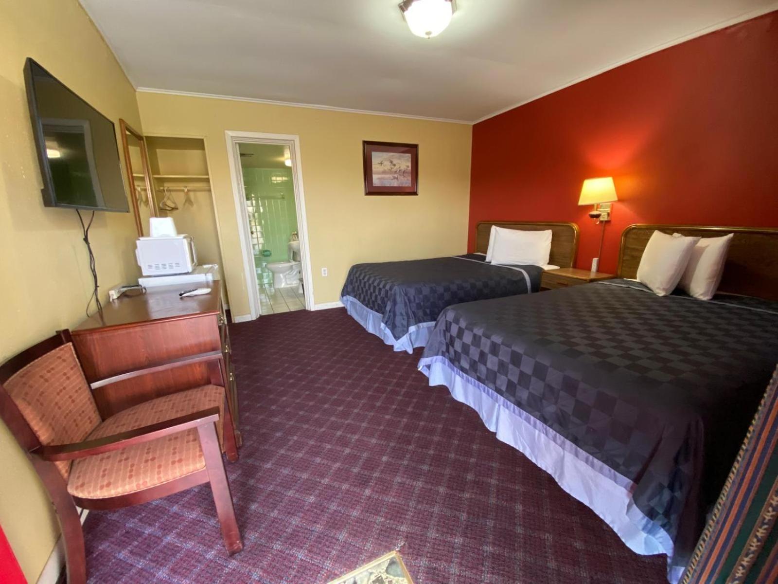 Deluxe Inn 3/8