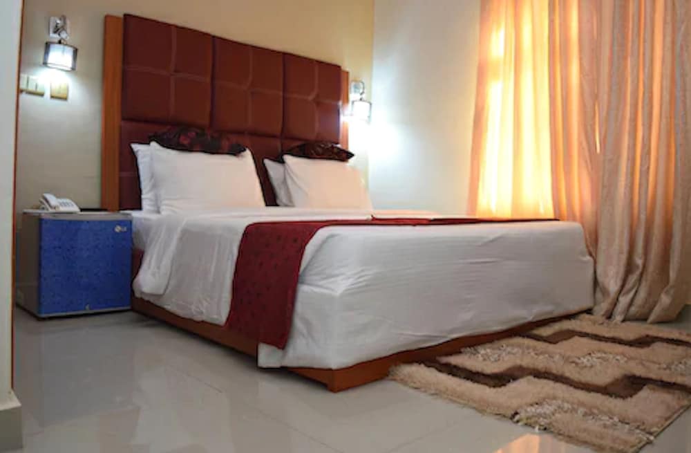 Chariot Hotel 10/20