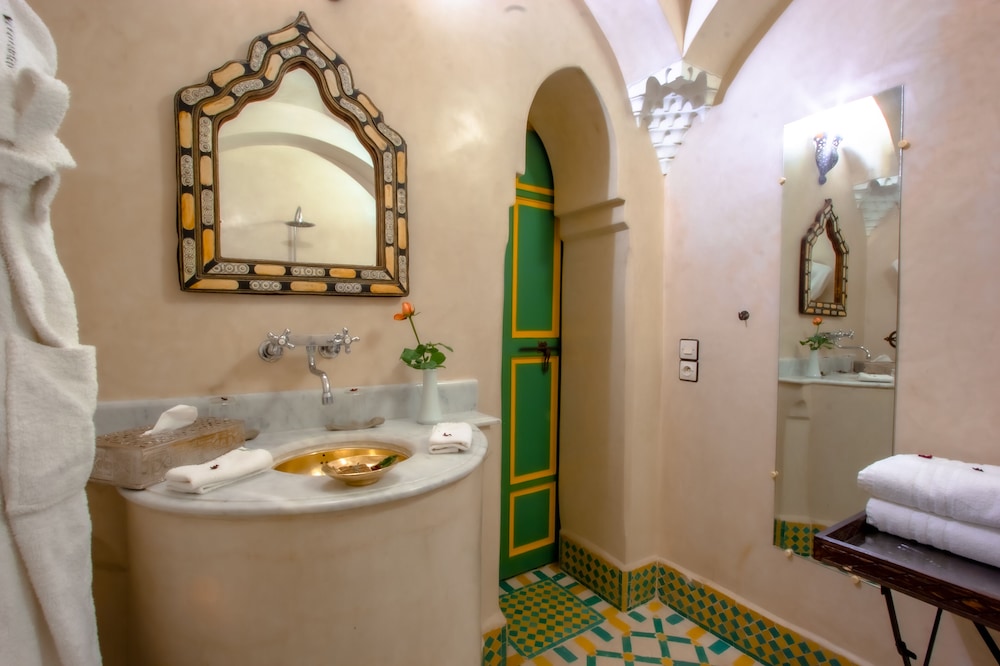Riad Kaiss By Anika 54/70