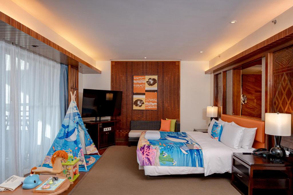 Theme, Ocean, Guest Room, Family, King Bed, Garden View, Sofa, Balcony