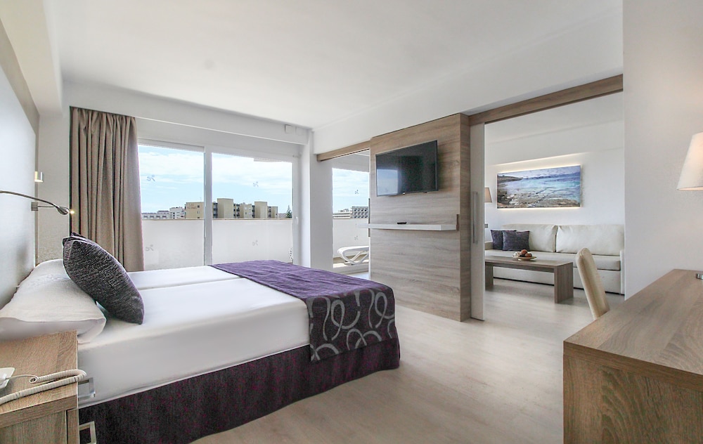 Globales Panama - Adults Only 4/32
